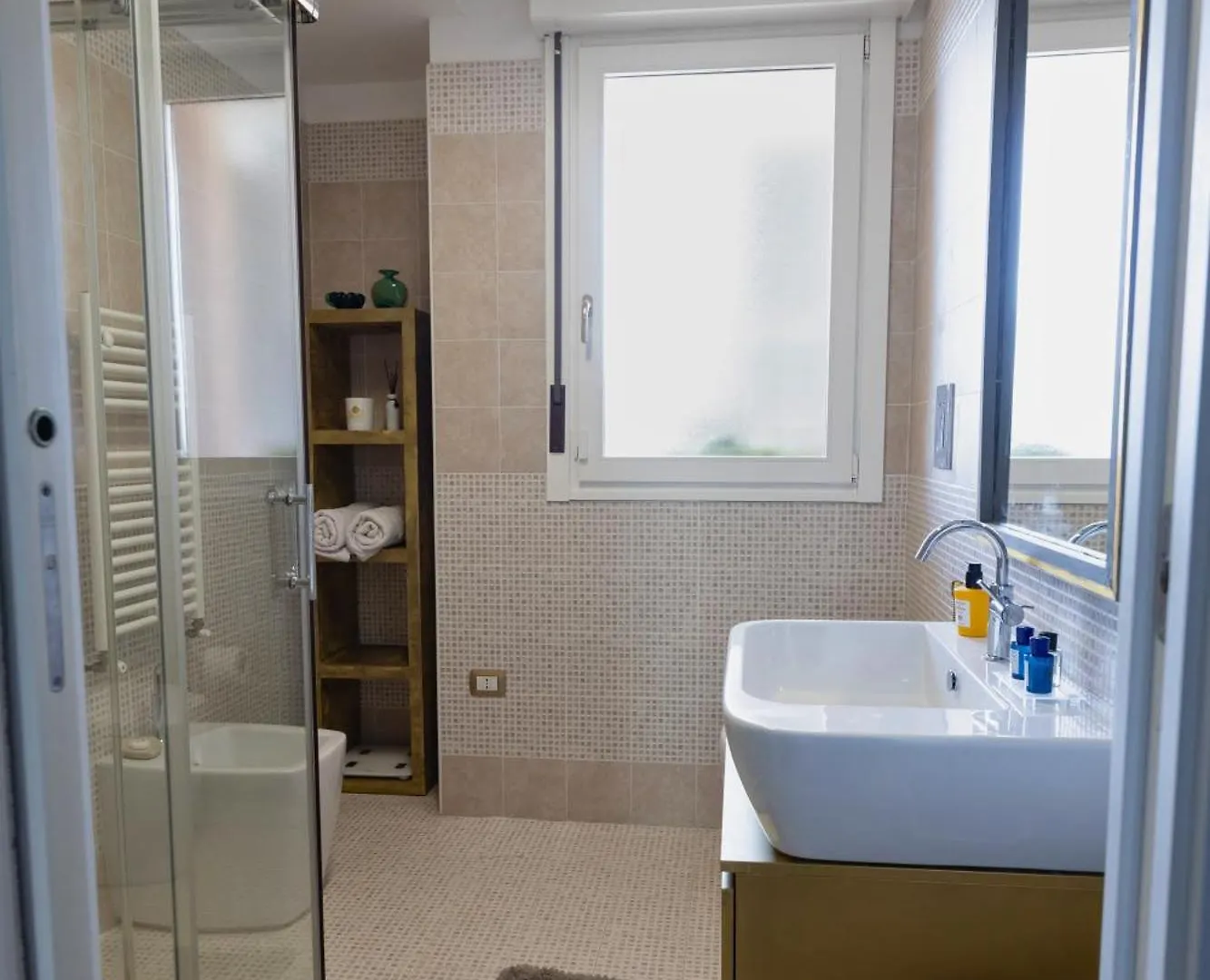 Hotel Penthouse Genneruxi Cagliari 0*,  Italia
